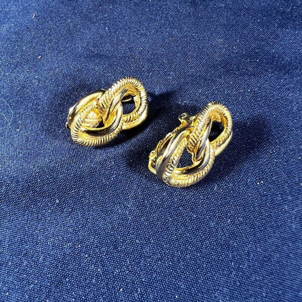 Vintage Trifari Gold-Tone Knot Clip-On Earrings Elegant Jewelry